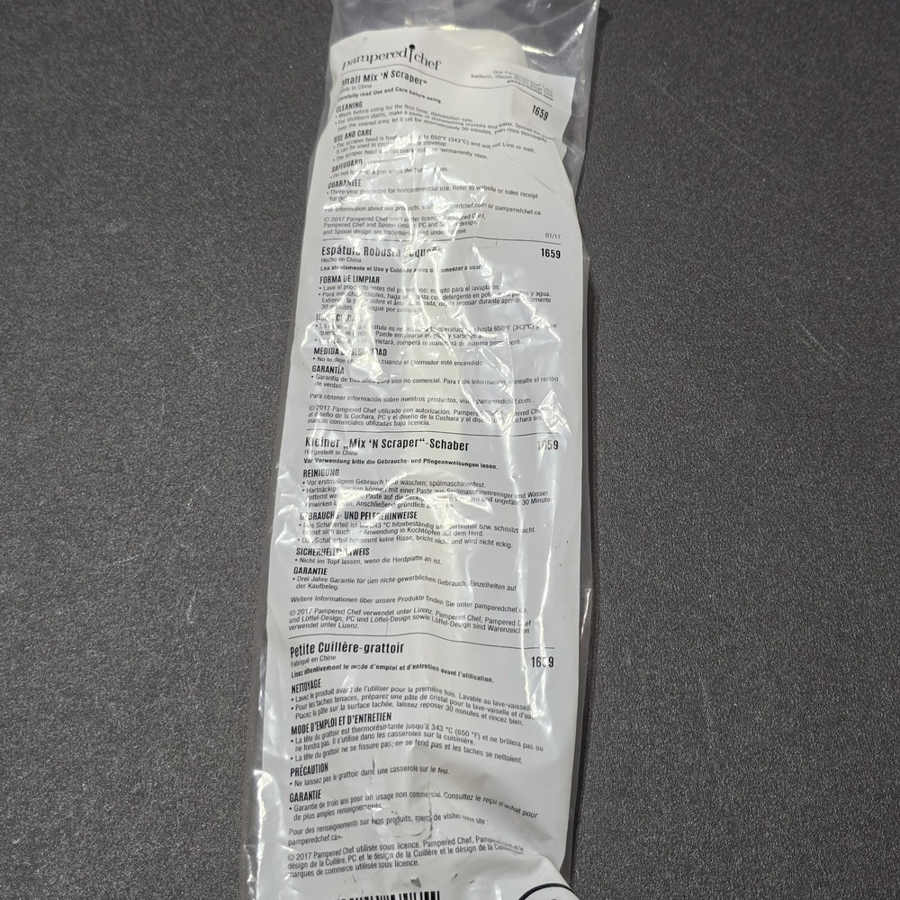 Pampered Chef Small Mix 'N Scraper 1659 White Silicone Spatula Heat Resistant - Picture 2 of 4